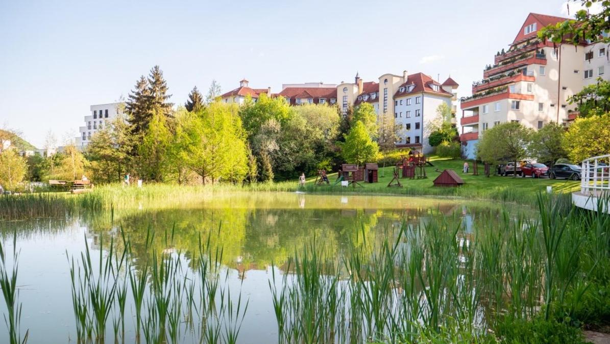 Alure Residences 3 & 24H Self Check-In, Parking In The Garage In The Apartment Building Included, New Building, Terrace, Green Location With A Forest Park With A Lake, Children'S Playground Banska Bystrica Luaran gambar